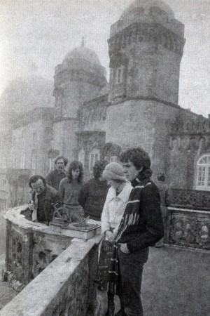 Peter Gabriel e Tony Banks no Palácio da Pena, Sintra, em 1975